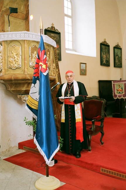 Svěcení kácovské vlajky kardinálem M. Vlkem