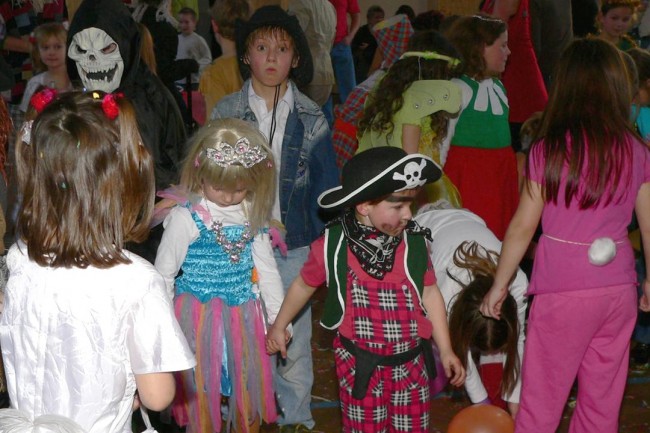 Dětský karneval v sokolovně - hasiči Kácov